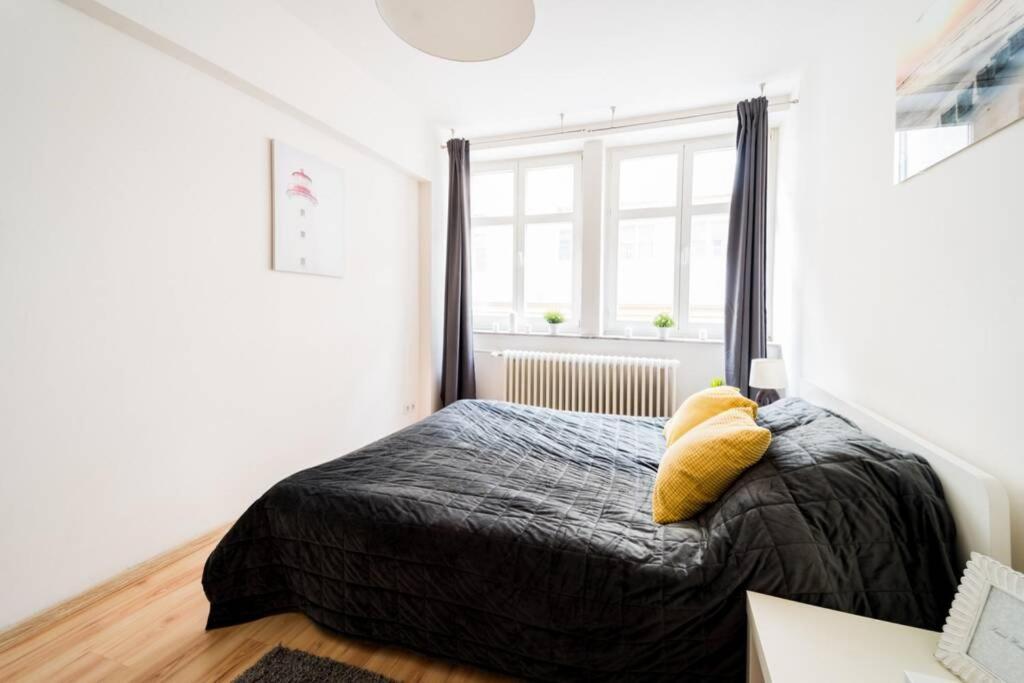 3 Rooms Big Apartment - 150 M Town Hall - Nice Design Breslavia Exterior foto